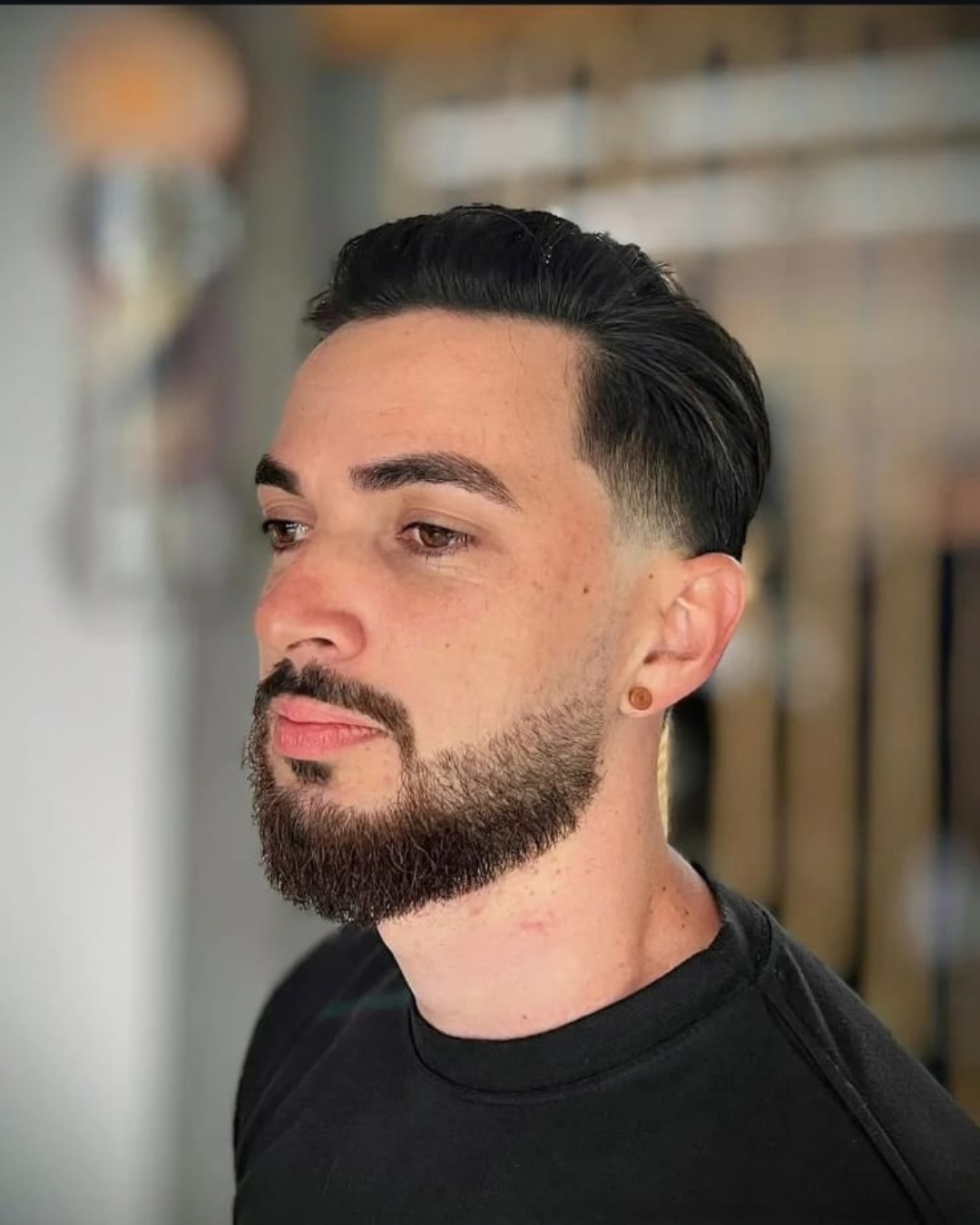 Cliente da Felps com cabelo e barba bem cuidados